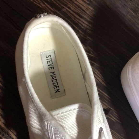 Steve Madden canvas top raised sole sneakers - Picture 2 of 6